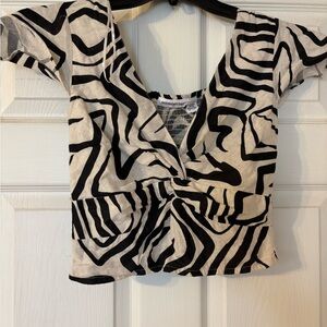 Black and Cream Puff Sleeve Crop Blouse